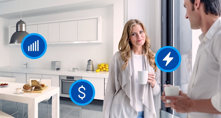 Energy-management_couple-in-kitchen_tablet